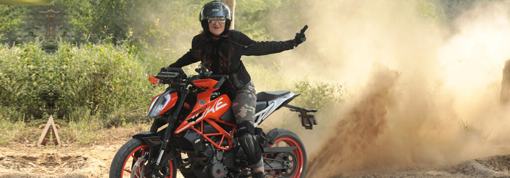 5 Irritating Problems of Riding a Two-Wheeler That Nobody Will Tell You!
